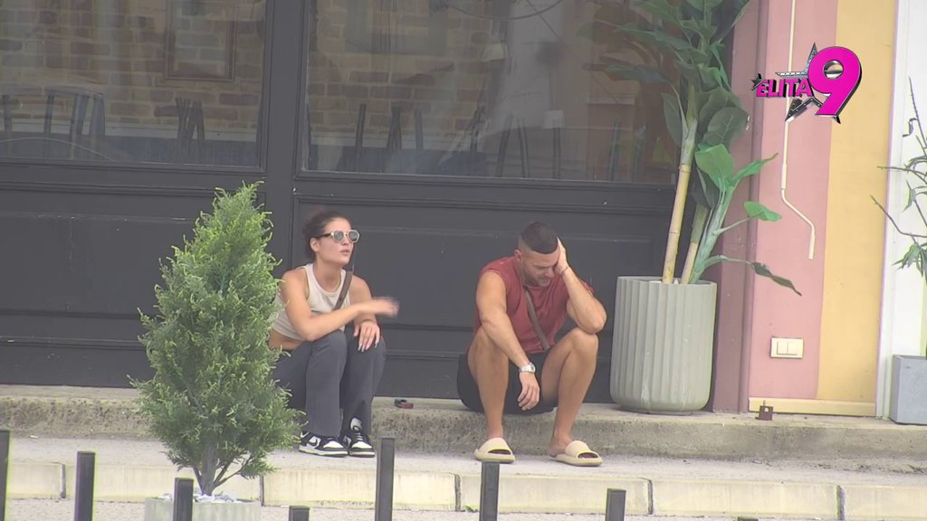 Mislila sam da mi neko LUPA U KREVET! Boginja se žalila kako su je Asmin i Maja probudili ŽESTOKOM AKCIJOM U ZORU! (VIDEO)