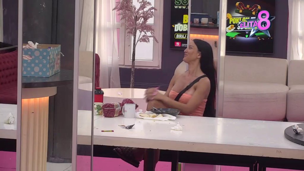 Ti nisi slobodna devojka, nego ishabana polovnjača: Slađa Lazić na stubu srama! Udarila na Anđelu i Gastoza, pa dobila rafalnu paljbu od Džordi! (VIDEO)