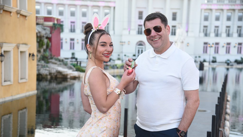 MENJALA MUŠKARCE, ALI NJENO SRCE JE OSTALO KOD NJEGA?! Tokom uskršnjeg fotkanja, kod Ivana i Sare sevnuli pogledi koji sve govore! (FOTO)