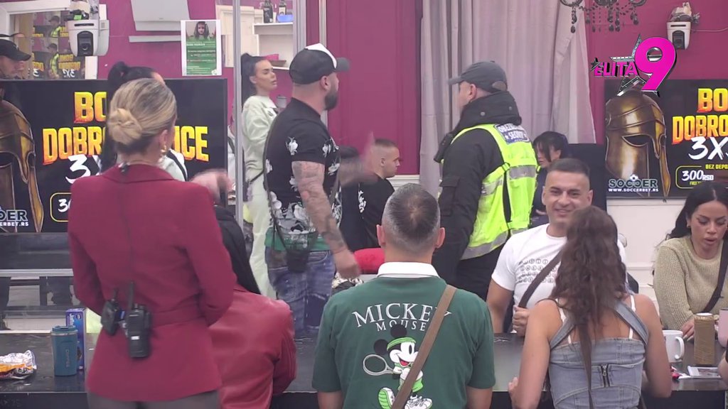 Obezbeđenje napravilo živi zid! Anita i Anđelo izneli novu turu prljavog veša iz njihove veze, Bebica dolio ulje na vatru: Nikad neće voleti Luku kao njega (VIDEO)