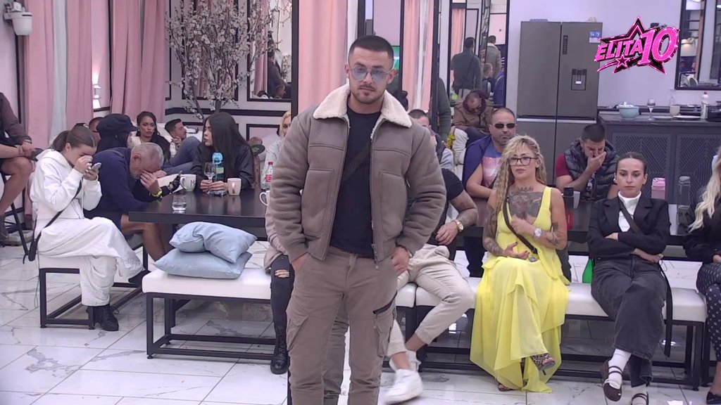 U kakvog sam debila izrastao, trebao je otac još više da me tuče: Stefanović odgovorio Sanjinoj mami, pa otkrio istinu o 30.000 evra (VIDEO)