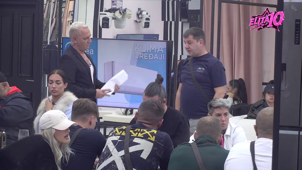 Aneli je Bog, svima prašta: Anđela žestoko pecnula ljutu suparnicu, neće da vidi Ivana u svom prisustvu! (VIDEO)