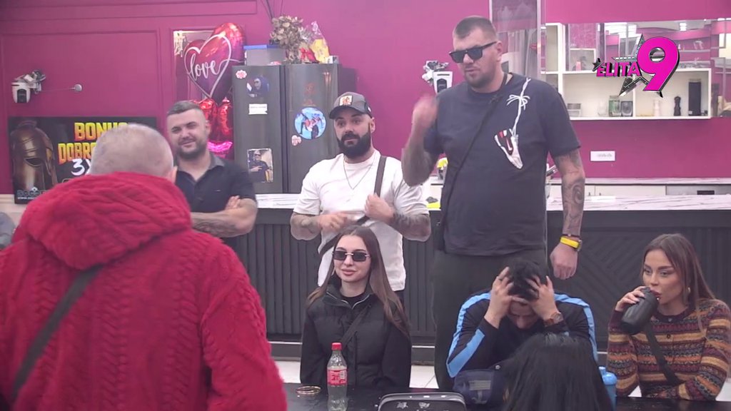 TRI ZETA AHMIĆA! Mića stao pred Aneline bivše, pa Janjuša, Luku i Asmina upitao: KAKO VAS NIJE STID, IMATE LI MORALA?(VIDEO)