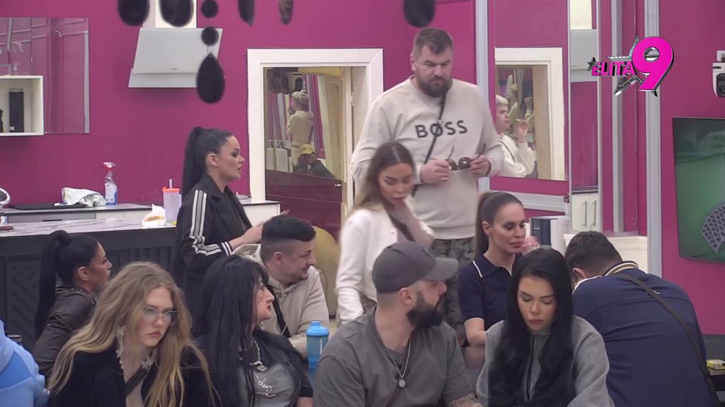 Pazi da ti Anđelo ćerkicu... Najgnusnije vređale Kačavenda i Aneli! Pljušte brutalne psovke sa svih strana, trese se Bela kuća! (VIDEO)