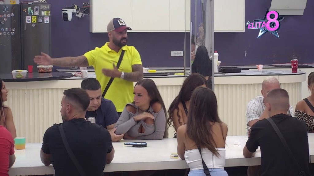 Gori od ljubomore! Aneli zamerila Luki jer neće da vređa Sandru, žestoko ga potkačila: Čuvaj je za kraj, pa kod tate! (VIDEO)