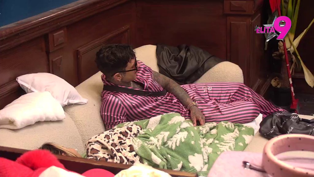 Ogledalo krije tajne! Aneli otkrila Đukiću da ga je videla da je prati, on ostao u šoku (VIDEO)