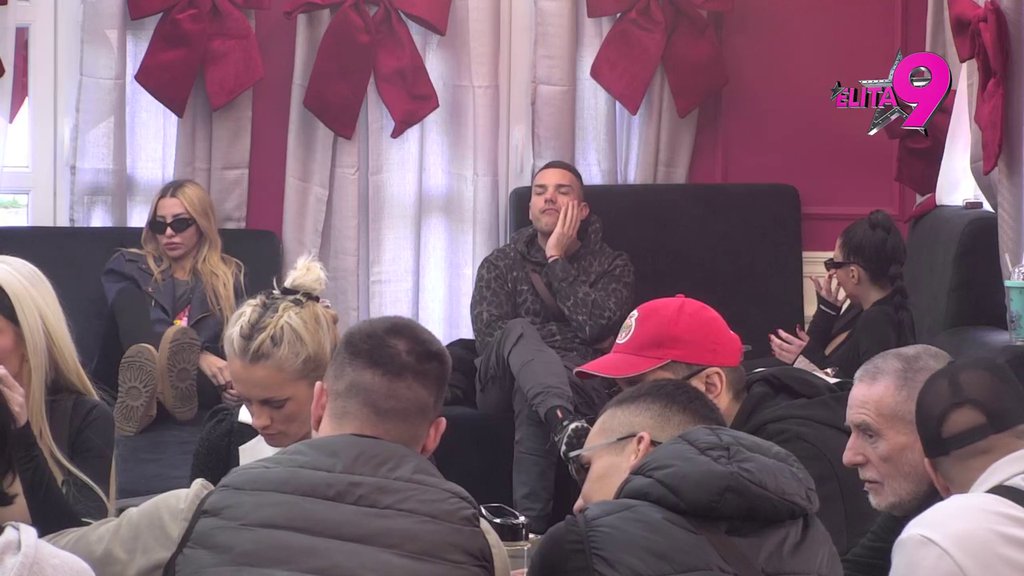 Aniti srednji, a Luki mali! Asmin spustio loptu prema Vujoviću, pa mu poručio: Sa tvojim ocem sa pričao kao sa svojim! (VIDEO)