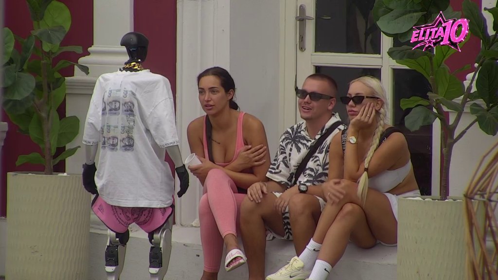 Uverena je da se svaki njen bivši loži na nju i dan-danas: Dača i Matora brutalno osolili po Aneli i njenom moralu: Ona je jedna obična krpa! (VIDEO)