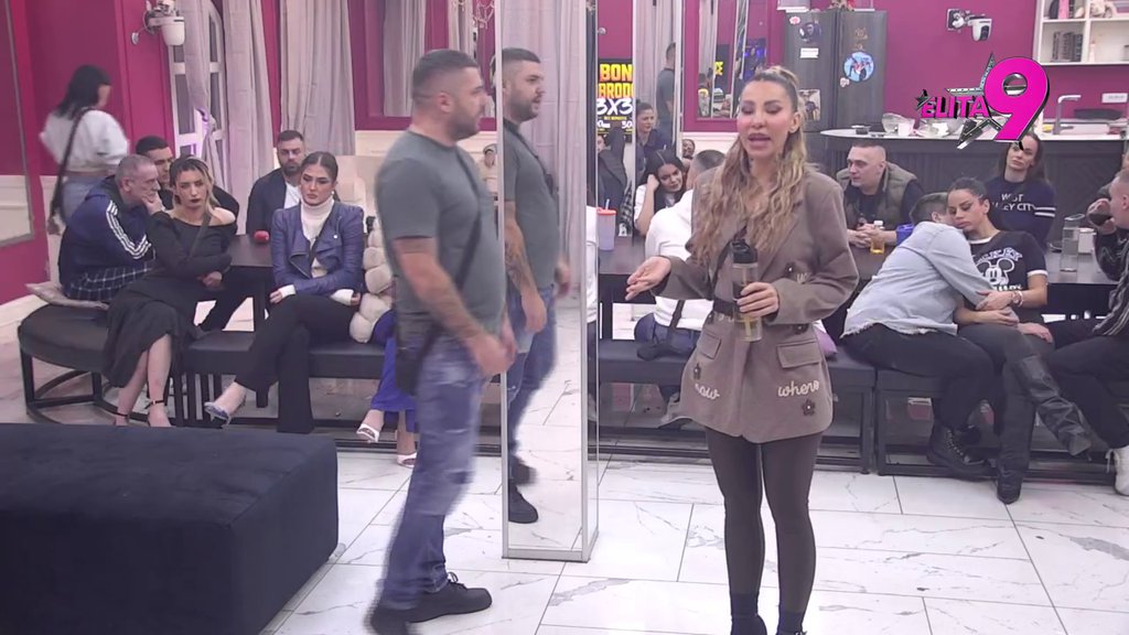 NIJE ISTINA DA NISMO U DOBROM ODNOSU: Aneli svim silama tvrdi da je u idiličnom odnosu sa bratom Ajlinomm, Asmin skočio kao oparen na njeno izlaganje: LAŽEŠ, TEBE IZBEGAVAJU I KOMARCI! (VIDEO)