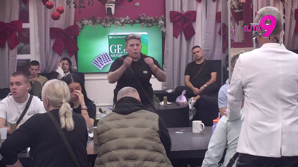 Na rubu živaca: Aneli iz sveg glasa urla na Alibabu dok joj se on cereka u lice, leti perje na sve strane! (VIDEO)