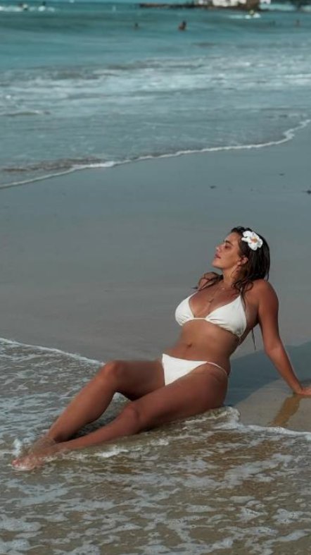 OVAKVU KIJU NISTE JOŠ VIDELI! Kockareva obukla beli bikini i napravila haos na mrežama (FOTO)
