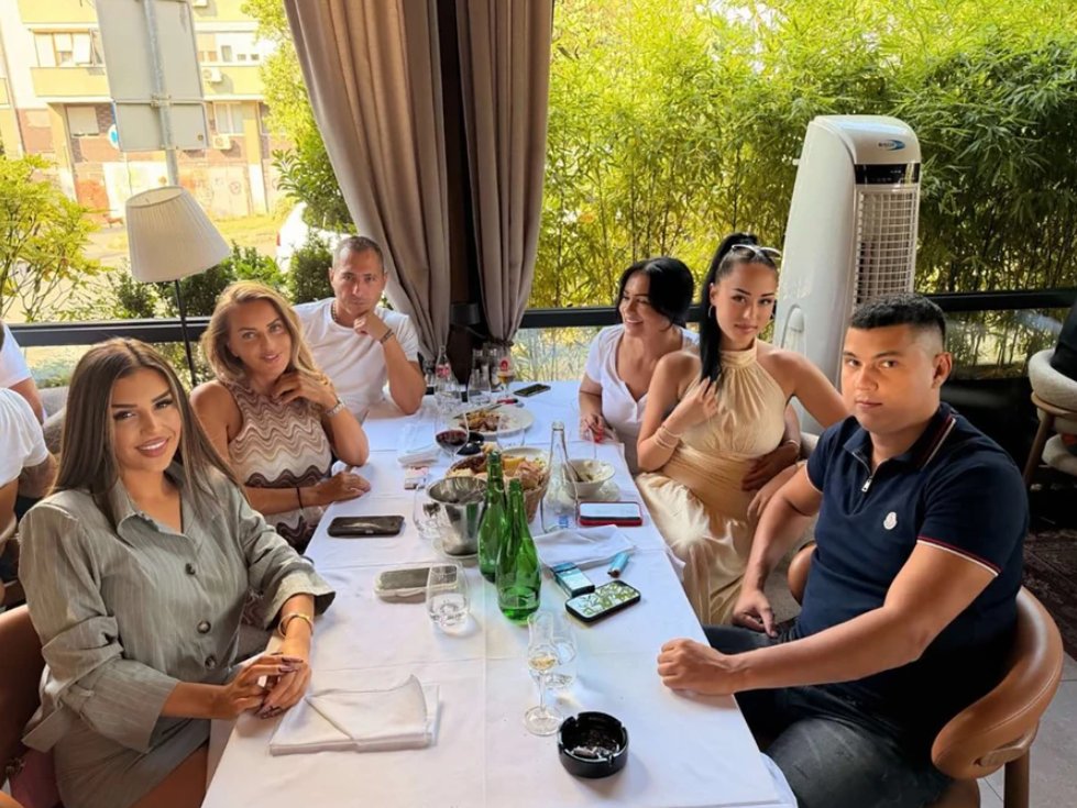 ZLATA PETROVIĆ SA NAJMILIJIMA NA OKUPU: Tu su Miki Dudić, Jovan Pejić i Ena i unuka, povod je PREDIVAN (FOTO)