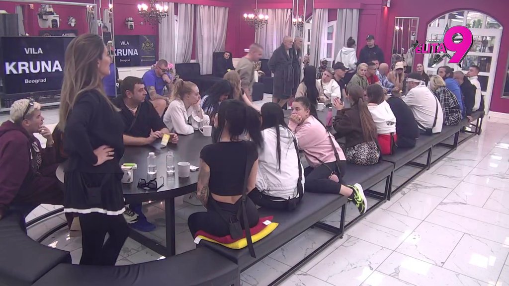 STAVILA SVE KARTE NA STO: Kačavenda otkrila na kakvoj je zapravo relaciji sa Janjušem! (VIDEO)