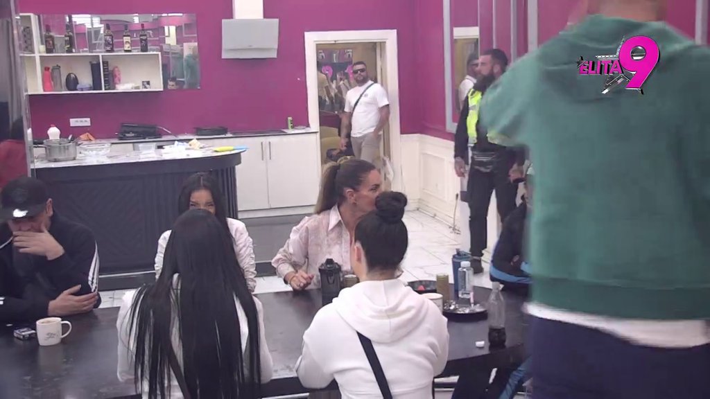 Otišlo je sve u tri lepe, NEĆU DA RASKINEM! Maja progovorila o odnosu sa Asminom, Janjuš ponovo potkačio Kačavendu (VIDEO)