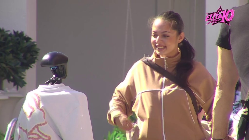 Radojka promenila imidž: Roditelji joj poslali nove stvari u Elitu, ne skida osmeh s lica! (VIDEO)
