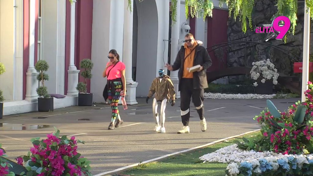 SAMO MI FALI DA MI NEKO BAJE! Janjuš upozorio Tošu, robot ubacio u petu brzinu i zbrisao! (VIDEO)