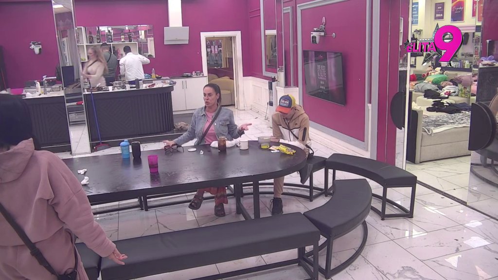 Pukla tikva: Kačavenda se nakon Stanijine lekcije odmah ogradila od Jovane! (VIDEO)