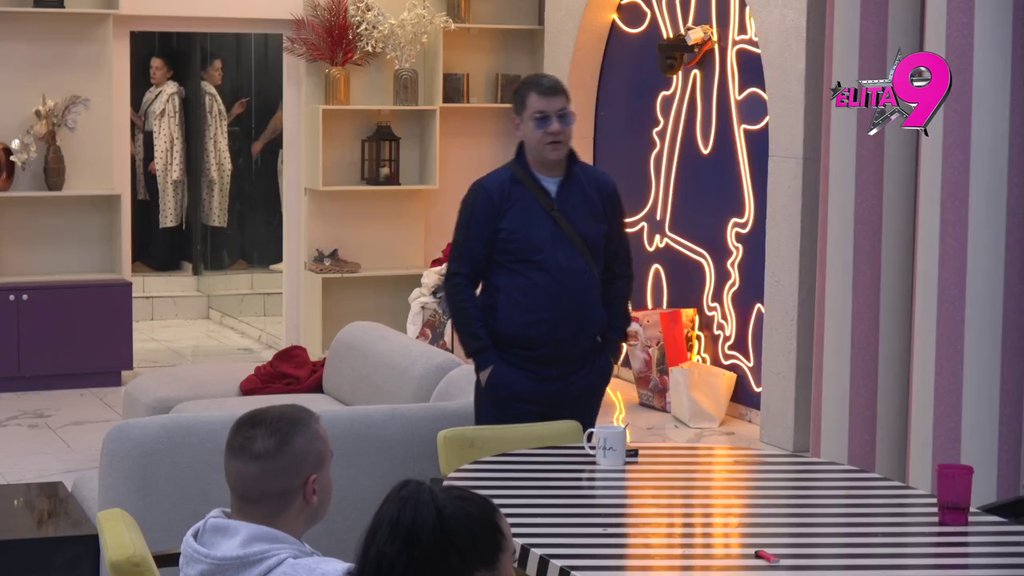 Disertacija Ivana Marinkovića u TRI TOMA! Detaljno analizirao Anđela, Aneli i Draganu, ne zna se kome je gore reči uputio! (VIDEO)