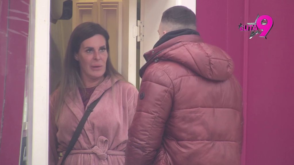 ZVALA SI ME NA VIDEO U TRI UJUTRO U PIDŽAMI: Anđelo žestoko udario na Kačavendu, ona mu brutalno odgovorila: Pisao si mojoj drugarici, a govoriš da ne bi bio sa strarijim ženama! (VIDEO)