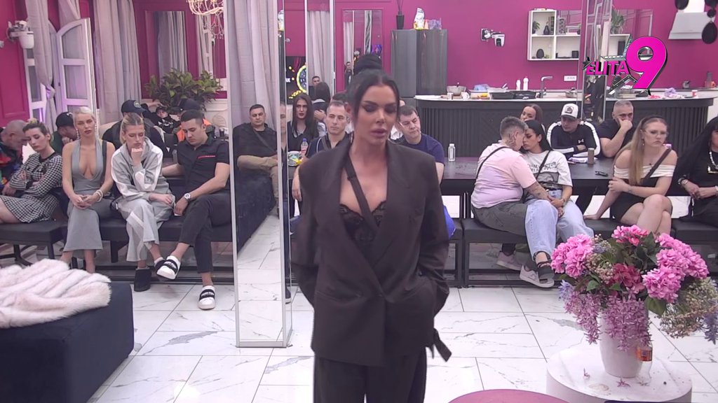 Zakucana za dno: Anđelo ne prestaje da unakažava Anitu, njeno priznanje o Filipoj tajnoj simpatiji zgrozilo sve! (VIDEO)