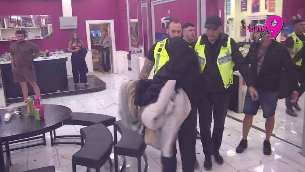 IPAK REŠIO DA JOJ DA ŠANSU?! Maja ne da Asminu da je ostavi, on joj poslao poruku po Hani: Reci joj da...  (VIDEO)