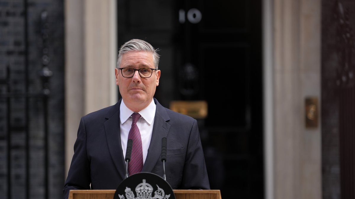 KIR STARMER DAO OSTAVKU! Potres na ostrvu: Britanija ostala bez premijera