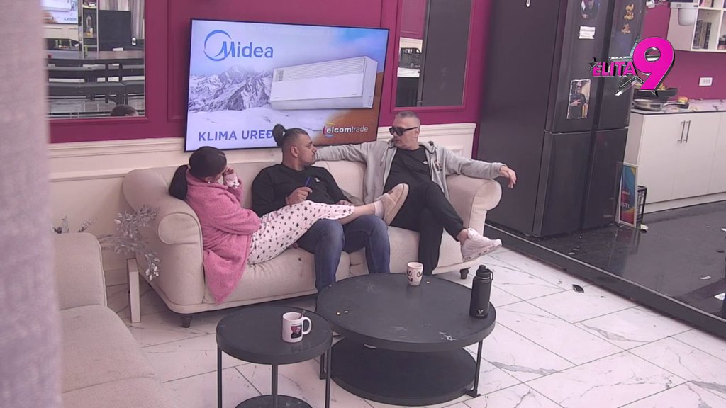 Teške reči pale u vodu: Anastasija i Bora uživaju u ljubavi, kao da se nikad ni nisu blatili! (VIDEO)