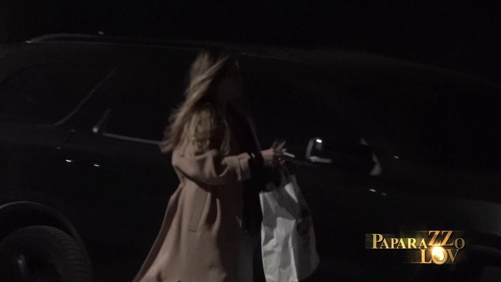 Tajni život Ane Ćurčić: Šta bivša rijaliti učesnica radi kada misli da je niko ne snima? Uhvatili smo je usred noći (PAPARACO)