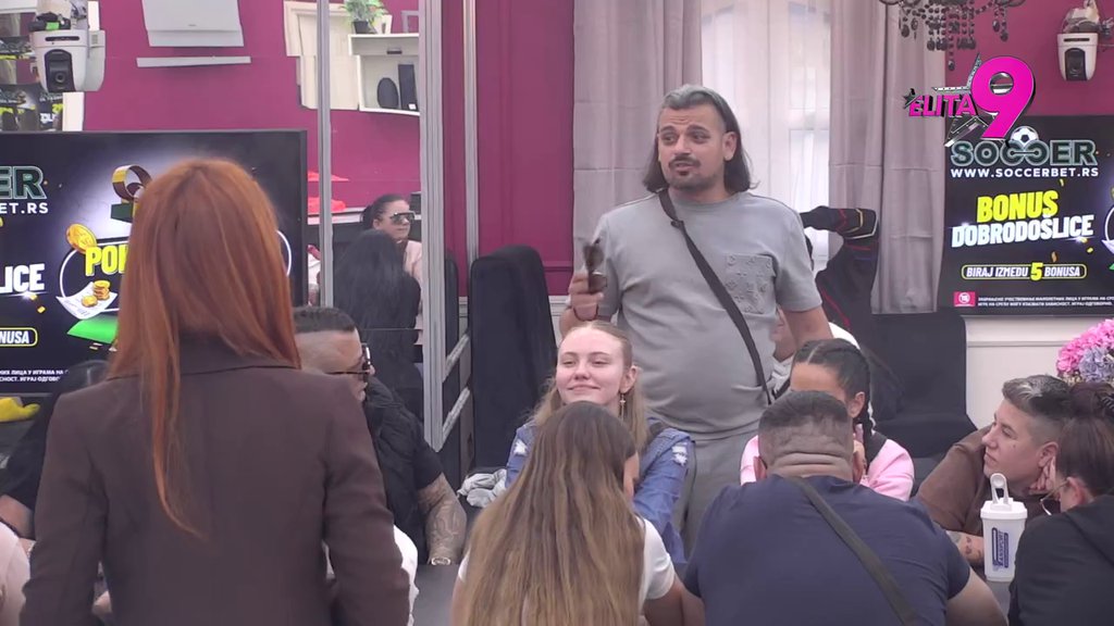Pala mu roletna: Boginja pokušala da ponizi Anastasiju, pa dobila žestoku vređalicu Bore Santane! (VIDEO)