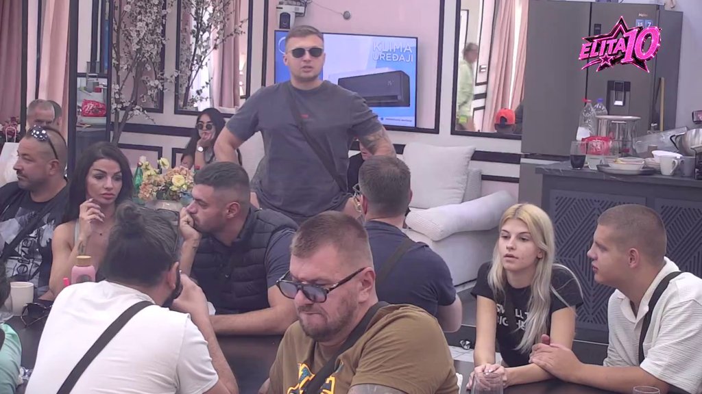 Zbog koga si došla ovde?! Aneli vinula u nebesa Karića: Pokušala i ovaj put da potkači Daču, pa odmah dobila povratnu! (VIDEO)