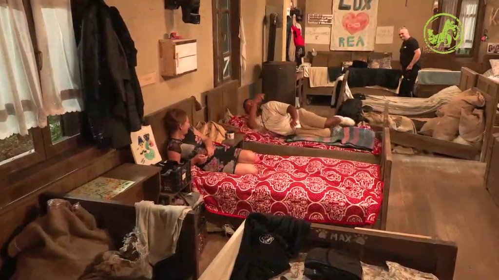 KRAJ RIJALITI DRUGARSTVA?! Lakić pred svima otkrio da Peca KRIŠOM gleda u Snežu, on poludeo, pa pokušao na sve načine da se OPRAVDA (VIDEO)