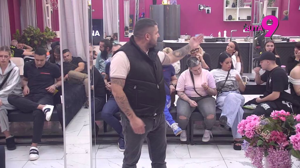 Kod nje, Site i Grofice sve što nije normalno je DIVOTA: Asmin unakazio Aneli, tvrdi da može da je ima kada god poželi (VIDEO)