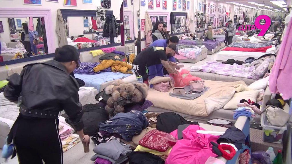 METEŽ U BELOJ KUĆI: Asmin i Maja brutalno zaratili, leti perje na sve strane! (VIDEO)