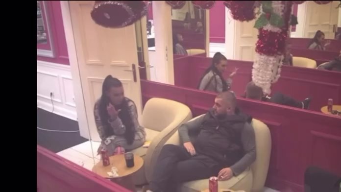 DOKAZ CRNO NA BELO! Anita sedi u Asminovom zagrljaju i objašnjava mu kakva je u vezi, PAO I POLJUBAC! (VIDEO)