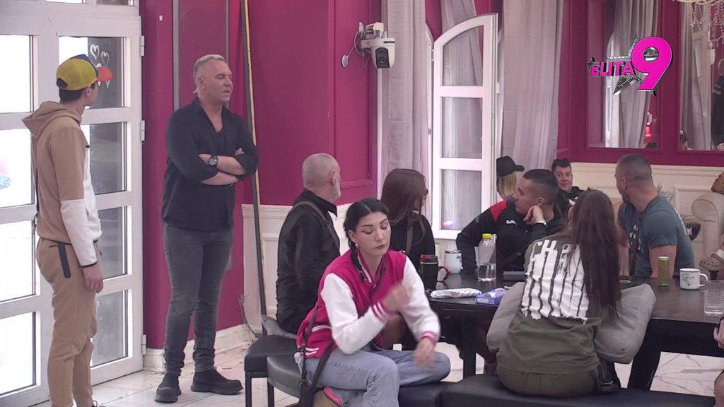 Tvoja majka nije htela partnera da ti gurne niz stepenice: Nerio shvatio da je izrod porodice Ahmić, Aneli iz petnih žila zaurala na sestrića! (VIDEO)