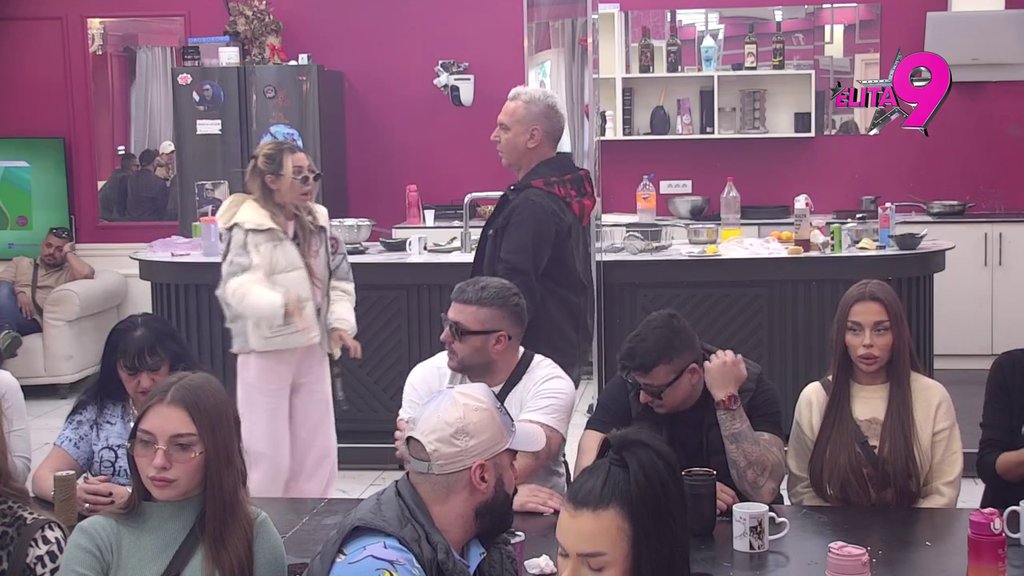 Karambol u Eliti: Takmičari ubeđeni da Luka i dalje voli Aneli! Anita se trudi da ne doživi nervni slom, ali bezuspešno (VIDEO)