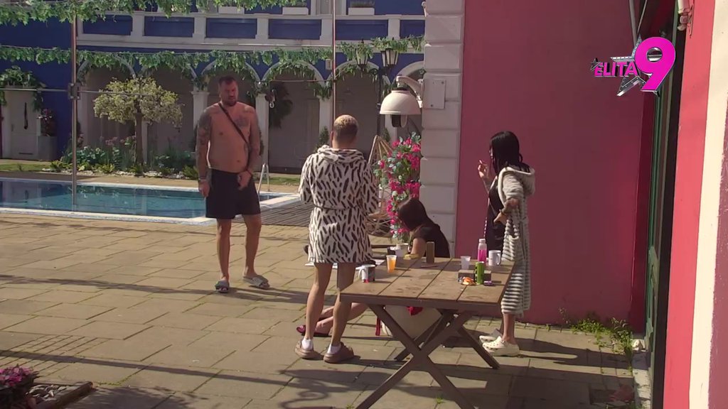 Rešio da mu ispuni sve želje: Uroš pitao Janjuša da li na rođendan da mu dođe kao muškarac ili žena (VIDEO)