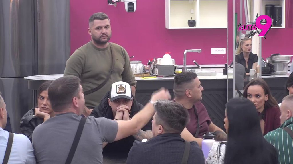 Ostavio si me kao kera i otišao u Ameriku: Aneli i Asmin OČI U OČI, izlazi sve na površinu, on je poziva da iznese dokaze: Neka se objavi jedna poruka gde sam joj napisao da je volim! (VIDEO)