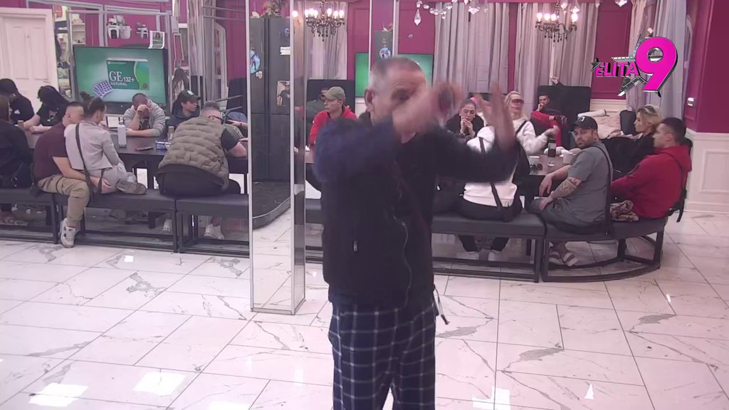 Mislim da je bila sa Reljom: Mića unakazio Luku Vujovića, on pred svima ukanalio Anitu! (VIDEO)