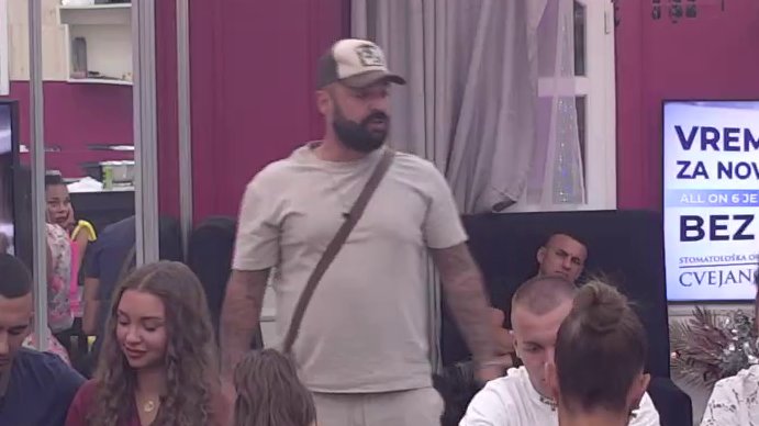 Dača i Kačavenda unakaženi, a veče nije ni počelo: Luka bez dlake na jeziku osuo rafalnu paljbu i urnisao ih prozivakama! (VIDEO)