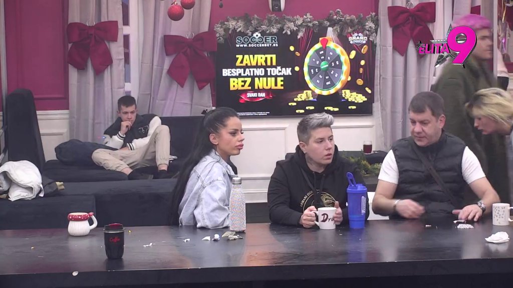 Udružile se preljubnice: Sofija pred svima odjavila Terzu, Teodora joj dala vetar u leđa i dolila ulje na vatru (VIDEO)