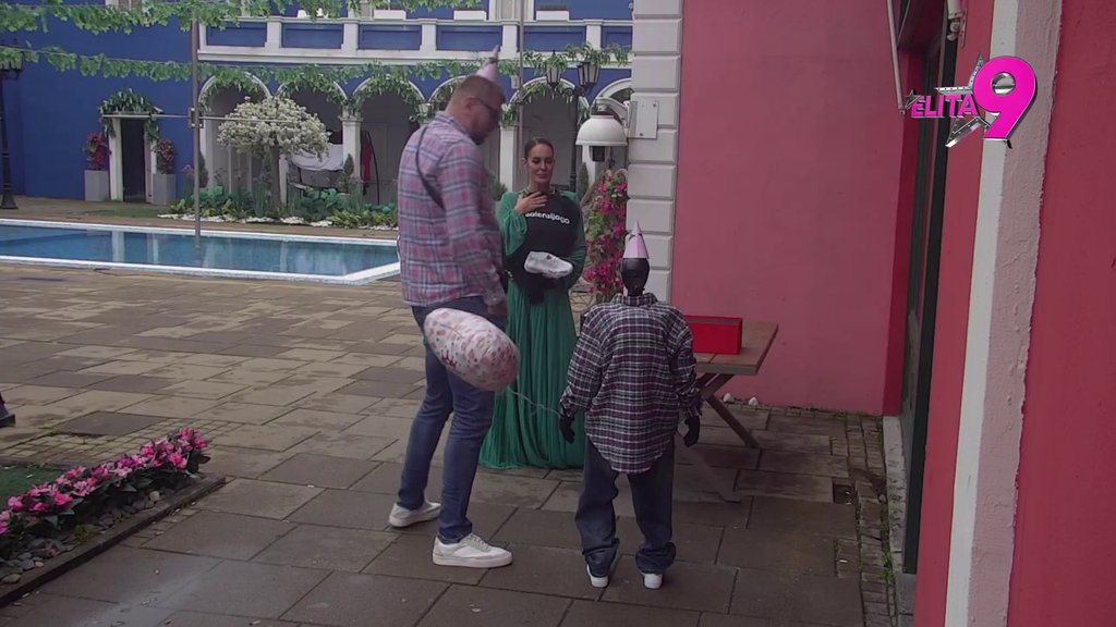 Rođendan za pamćenje! Toša i Janjuš raspametili Kačavendu poklonom, ona ne može da dođe sebi od smeha (VIDEO)