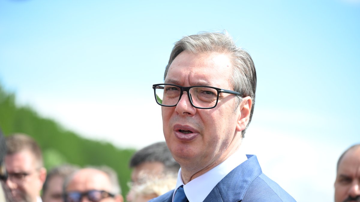 PUCA U LEĐA NARODU, UBIJA DETE, PREBIJA DEVOJKU: Kako su za samo šest meseci od Aleksandra Vučića pokušali da naprave političkog monstruma!