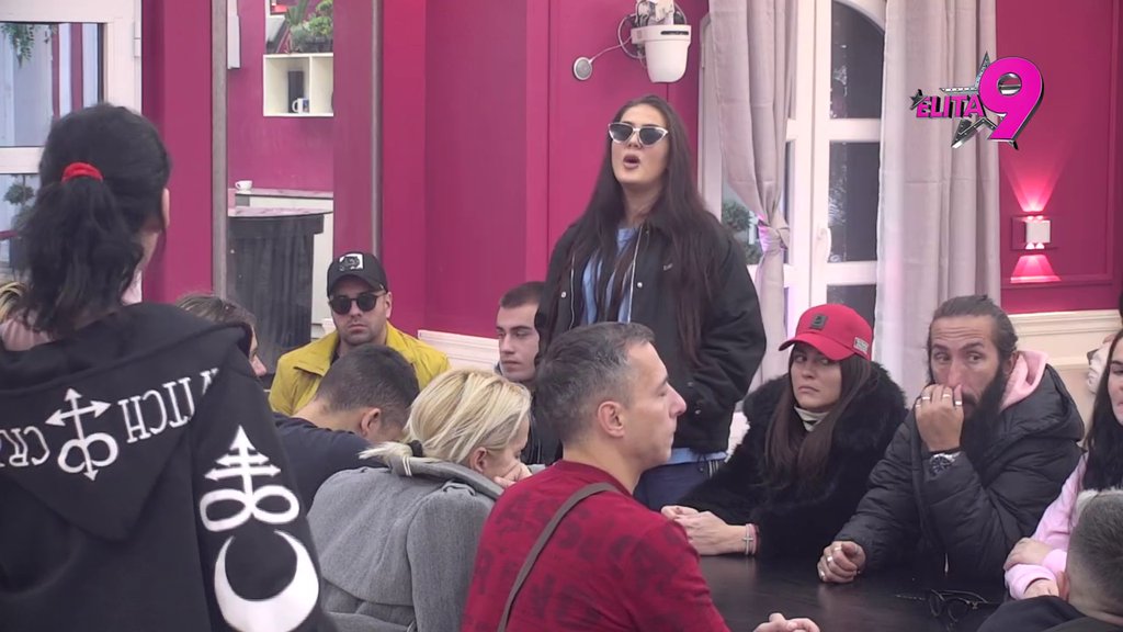 Nastavlja da niže niske udarce: Aneli pokušala da uknali Hanu, pa Kačavendi najavila rat do istrebljenja! (VIDEO)