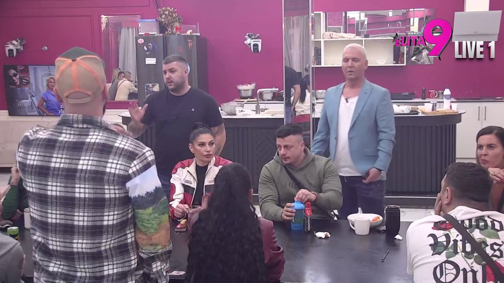 EVO DA LI ĆE UPLOVITI U VEZU SA NJOM: Đukić progovorio o Boginji i njihovom poljupcu (VIDEO)