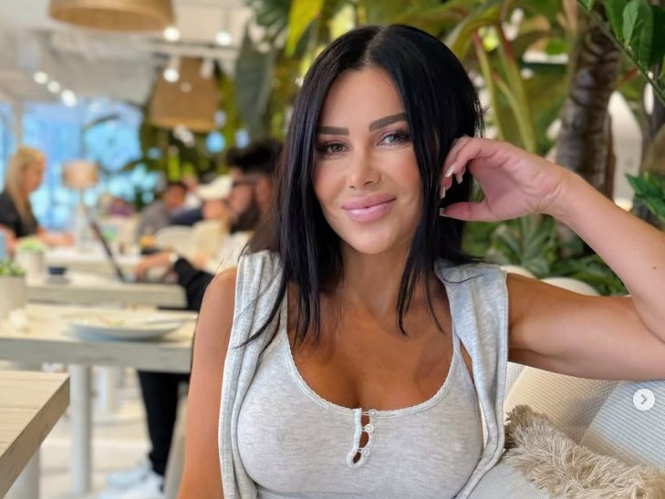 BOGATAŠ IZ AMERIKE SPREMAN DA OŽENI STANIJU: Vlasnik je lanca hotela, šalje joj skupocene poklone, a za nju ima JEDAN USLOV!