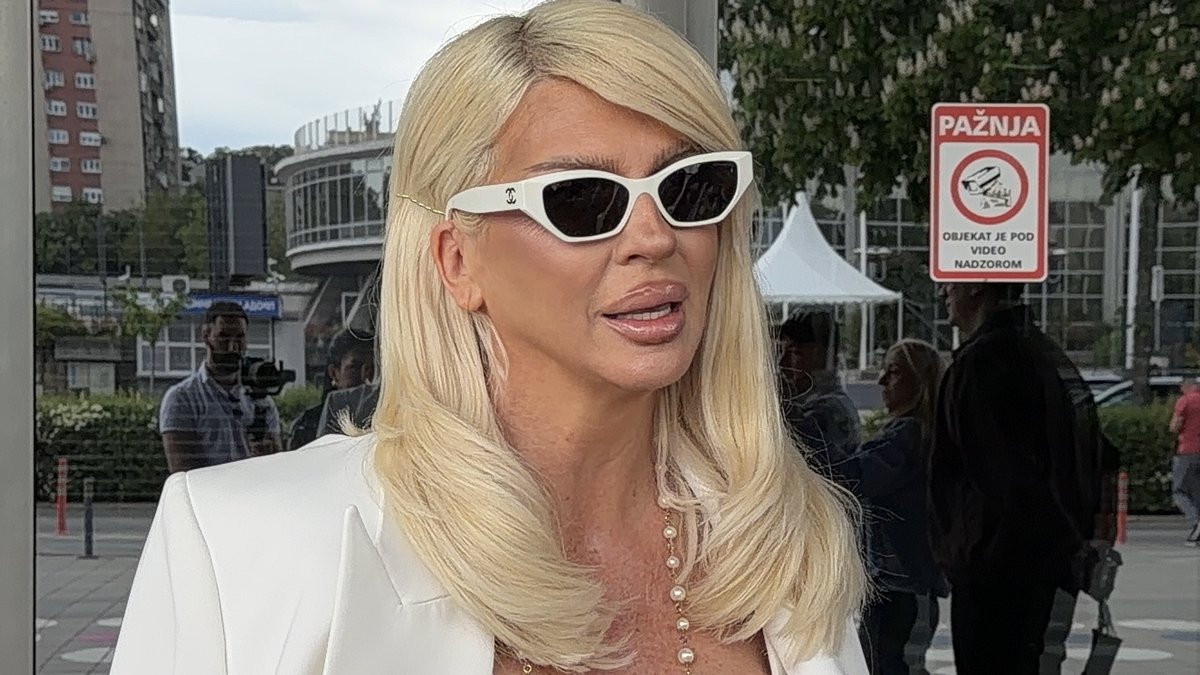 AMAN BRE, DOSTA JE: Jelena Karleuša brutalno odgovorila ministru BiH, tražio da joj zabrane koncert, pretio joj, a ona mu poručila OVO bez dlake na jeziku