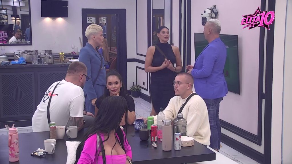Profuknjačo, videli smo sve sada: Jakšićka na meti udara zbog snimka sa Carem, on priznao sve: Ti si trezna otišla sa mnom tamo (VIDEO)