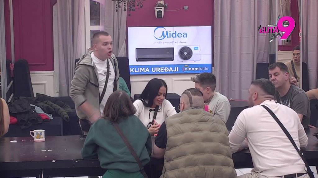 Puče tikva na pola! Zaratili Kačavenda i Asmin, pljušte uvrede na sve strane: Oblačiš se kao prostitutka, M*Š (VIDEO)