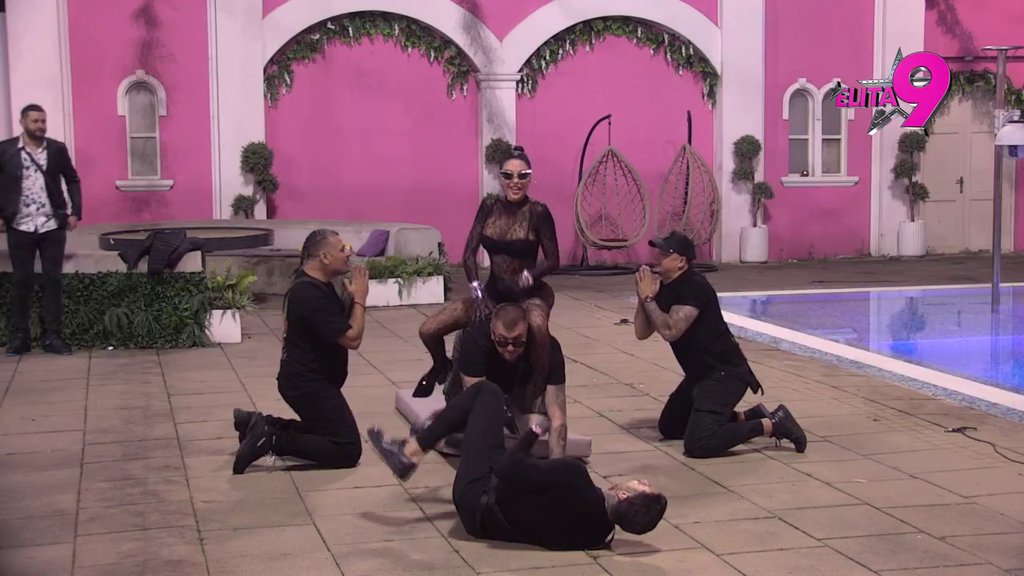 Renda kačkavalj i krsti ljude: Maja podivljala uz Desingericu, sa svojim cimerima lomi imanje u Šimanovcima! (VIDEO)